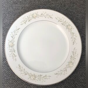Vintage 1960‘s Grace Rhapsody Fine China 10 3/8“ Dinner Plate (one)